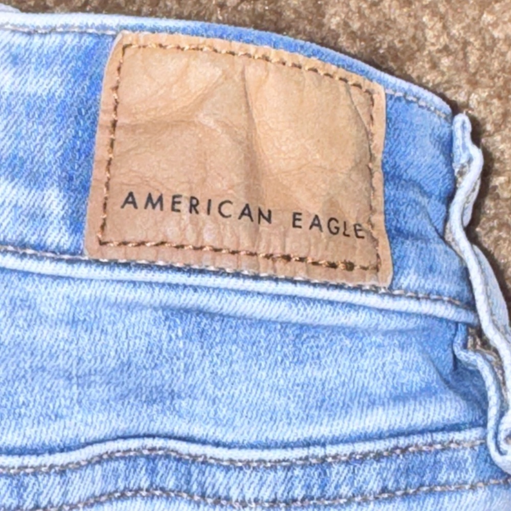 American Eagle Outfitters Light Wash Cropped Jeans - Picture 10 of 10